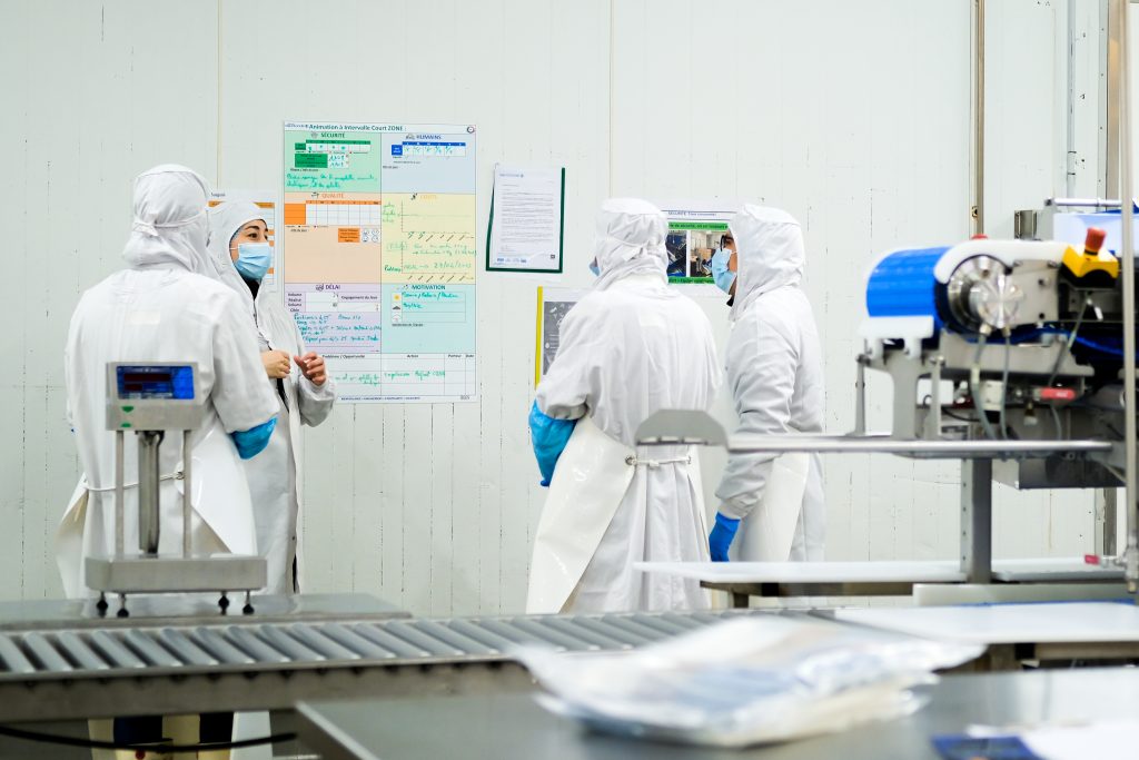 Comprendre le fonctionnement d’un groupe aquacole intégré : de la production à la distribution